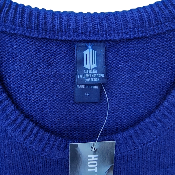 Doctor Who Tardis Distressed Sweater - Picture 4 of 8